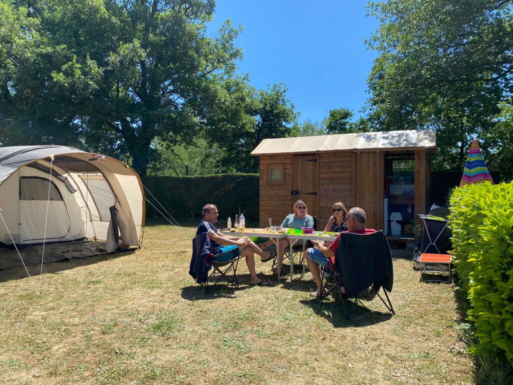 les emplacements camping la chataigneraie